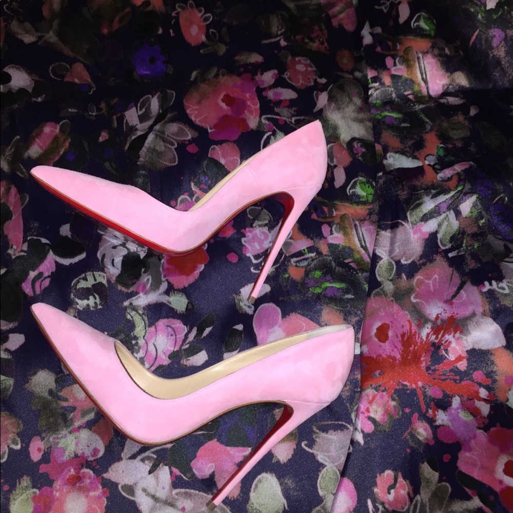 CHRISTIAN LOUBOUTIN
So Kate 120 suede pumps